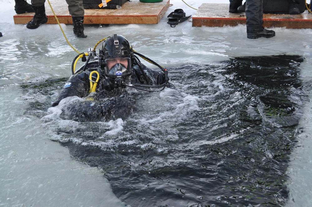 Ice diving course