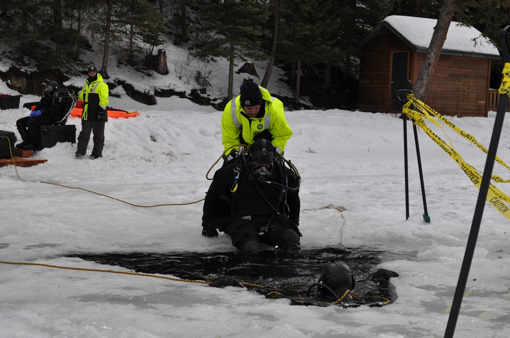Ice diving course