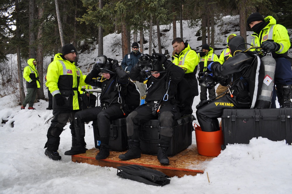 Ice diving course