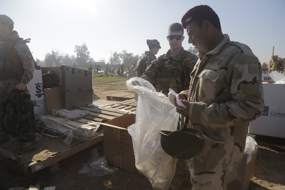 American and Australian forces issue equipment to Iraqi forces