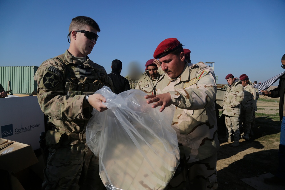 American and Australian forces issue equipment to Iraqi forces