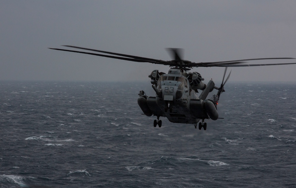 Marines, Navy conduct flight ops at sea