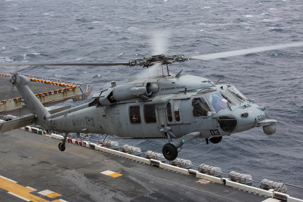 Marines, Navy conduct flight ops at sea