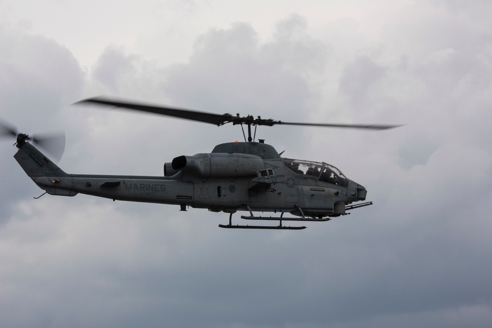 Marines, Navy conduct flight ops at sea