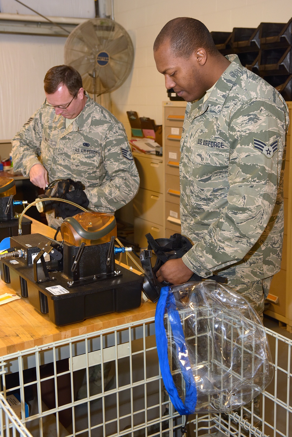Airman perform gas mask evaluation