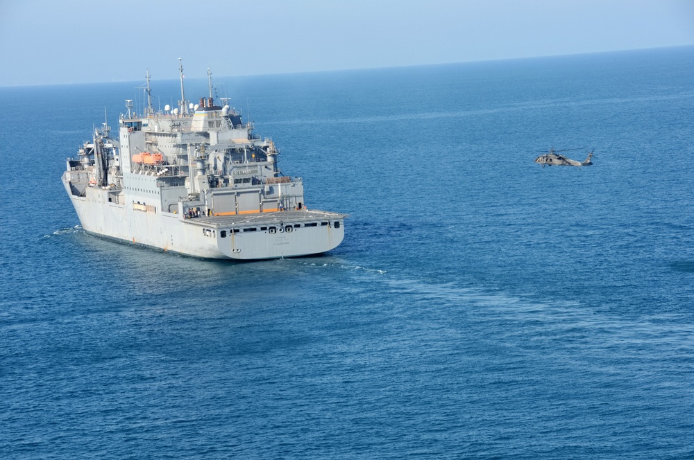 40th CAB Soldiers practice deck landing on the USNS Alan Shepard