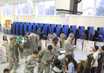 16th CAB soldiers judge elementary school science fair