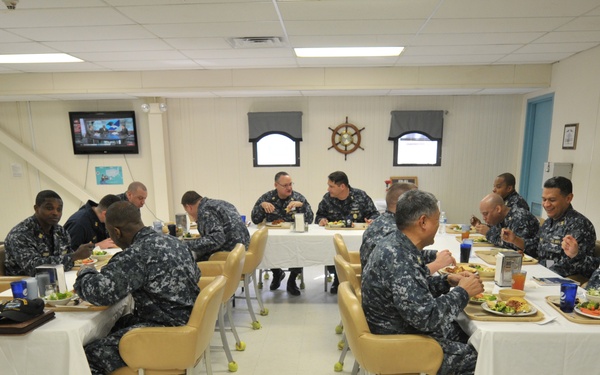 Force Master Chief William Lloyd-Owens visits USS Abraham Lincoln