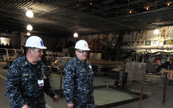 Force Master Chief William Lloyd-Owens visits USS Abraham Lincoln