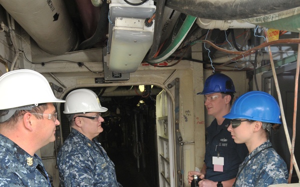 Force Master Chief William Lloyd-Owens visits USS Abraham Lincoln
