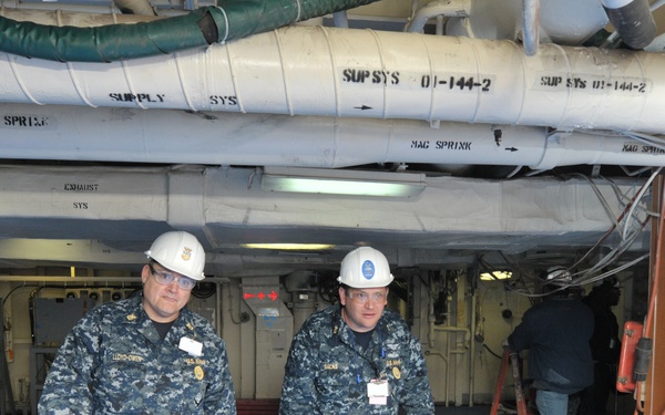 Force Master Chief William Lloyd-Owens visits USS Abraham Lincoln