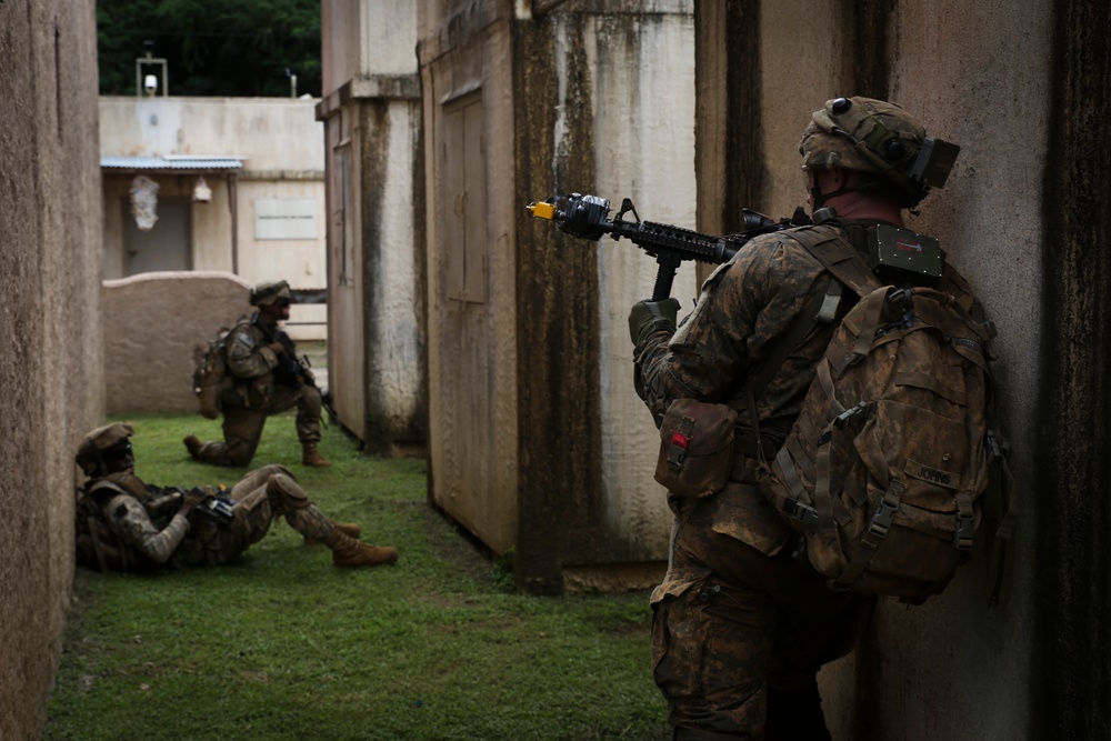 Soldiers train aboard Marine Corps Training Area Bellows for Lightning Forge