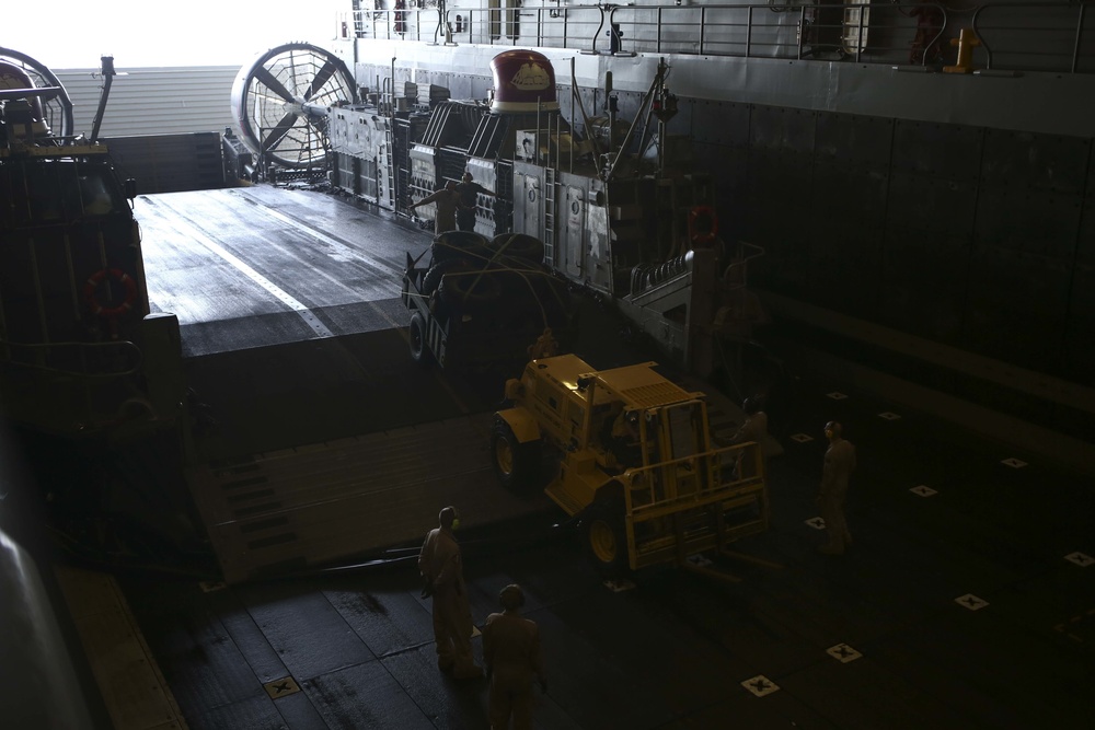 USS Arlington LCAC Operations