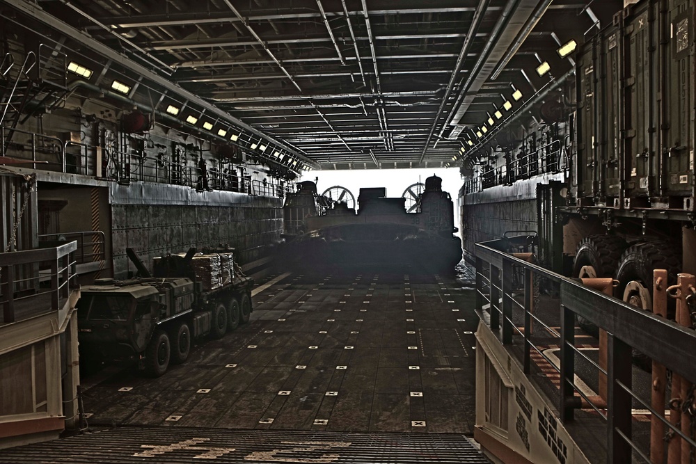 USS Arlington LCAC Operations