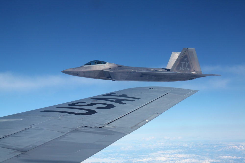 Red Flag 16-1: F-22 Raptor beside KC-135