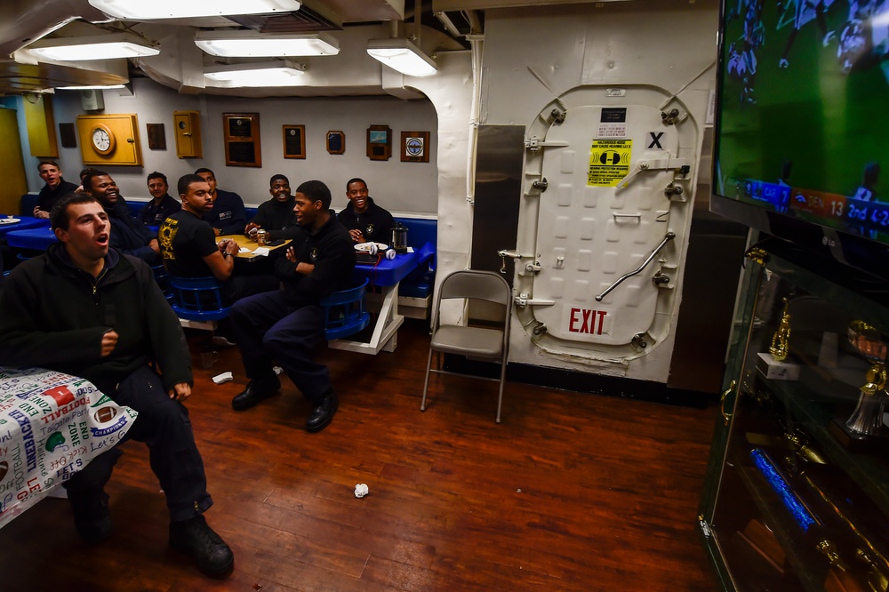 Sailors watch Super Bowl 50