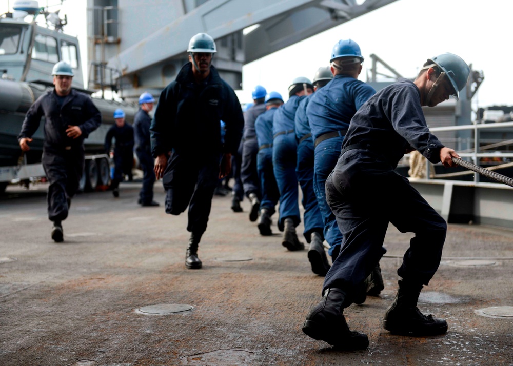 USS Fort McHenry underway replenishment
