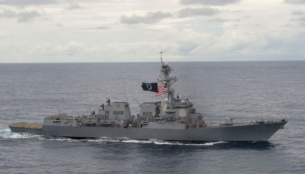 USS Wiiliam P. Lawrence (DDG 110) transits the Pacific Ocean