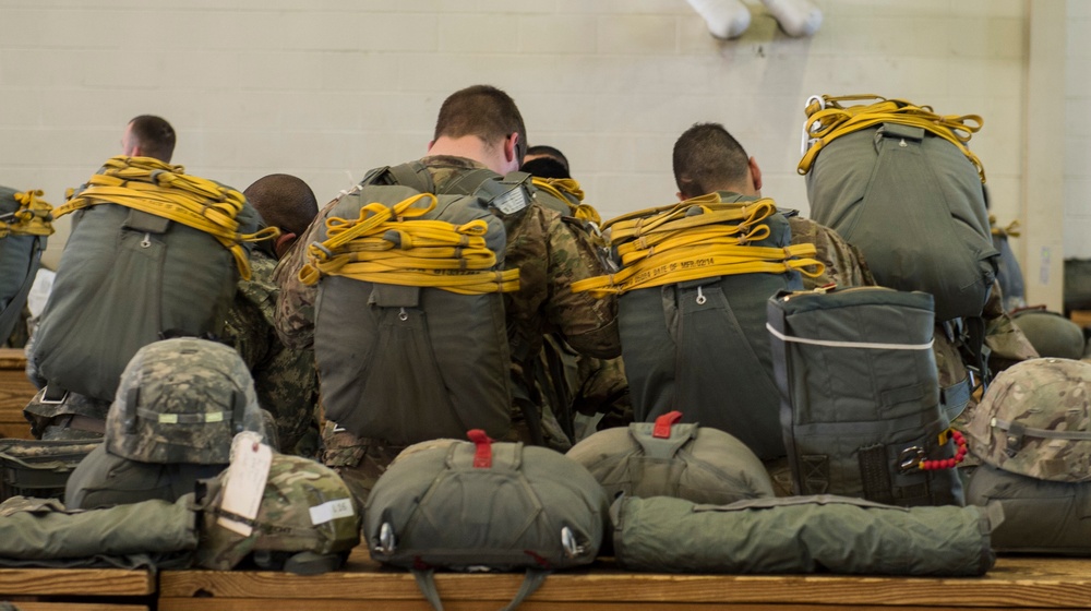 Army, Air Force participate in JOAX 16-5 Large Package Week