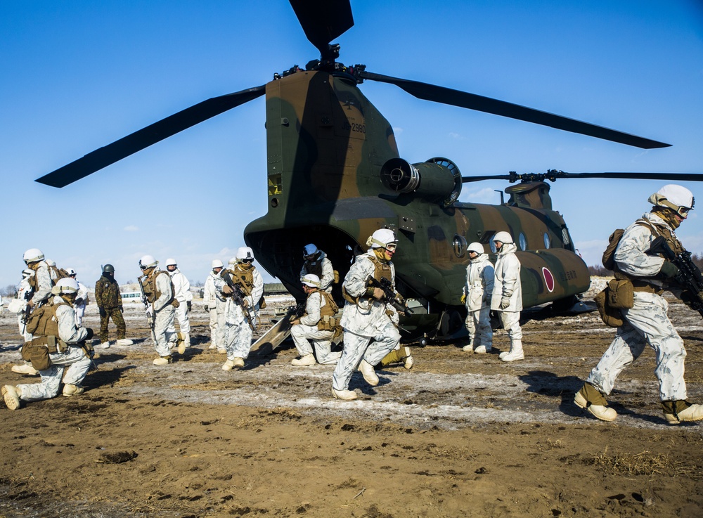 U.S. Marines and JGSDF conduct helo raid
