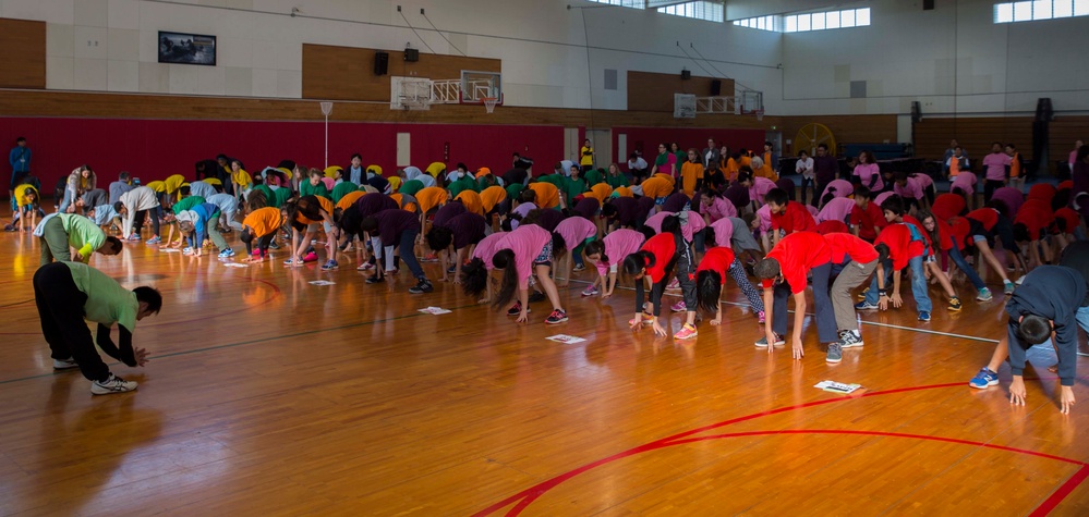 5th graders, Okinawa children get together for sports day fun