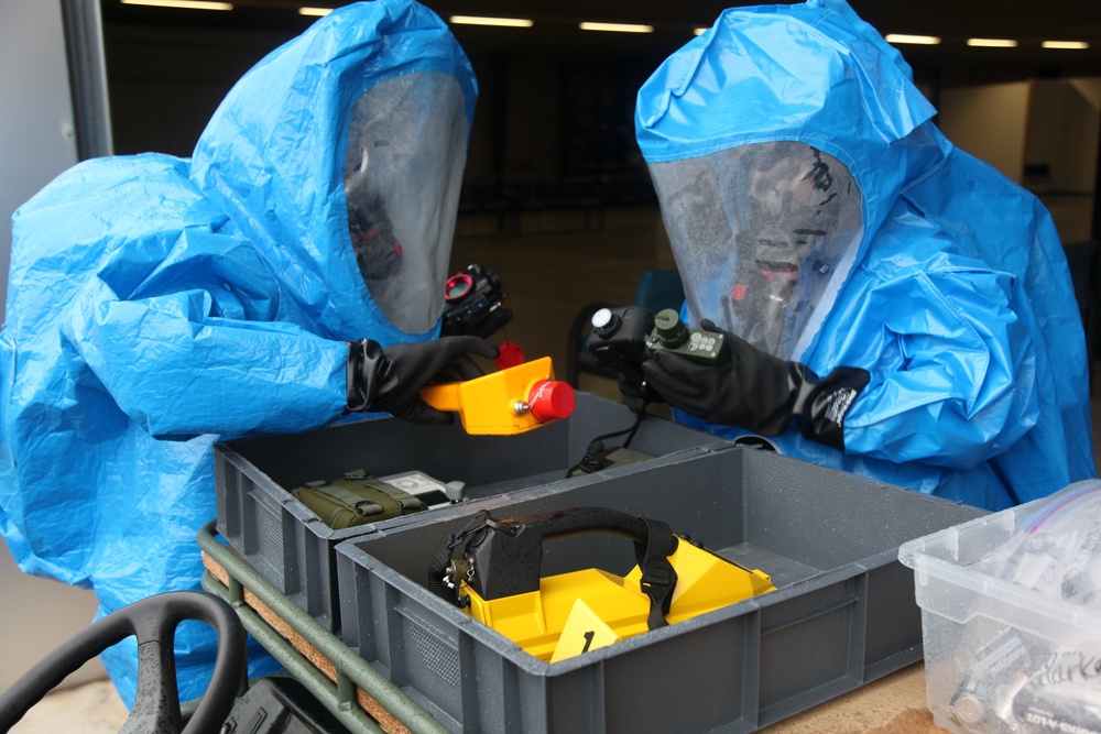 Spanish, American and Slovenian CBRN responders learn to work together