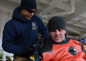 Coast Guard divers aboard Coast Guard Cutter Polar Star assist with Operation Deep Freeze 2016