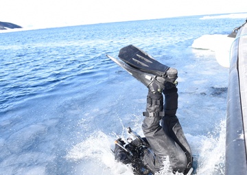 Coast Guard divers aboard Coast Guard Cutter Polar Star assist with Operation Deep Freeze 2016