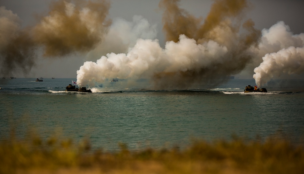 Multinational Service Members Participate in an Amphibious Capabilities Demonstration During Cobra Gold 2016