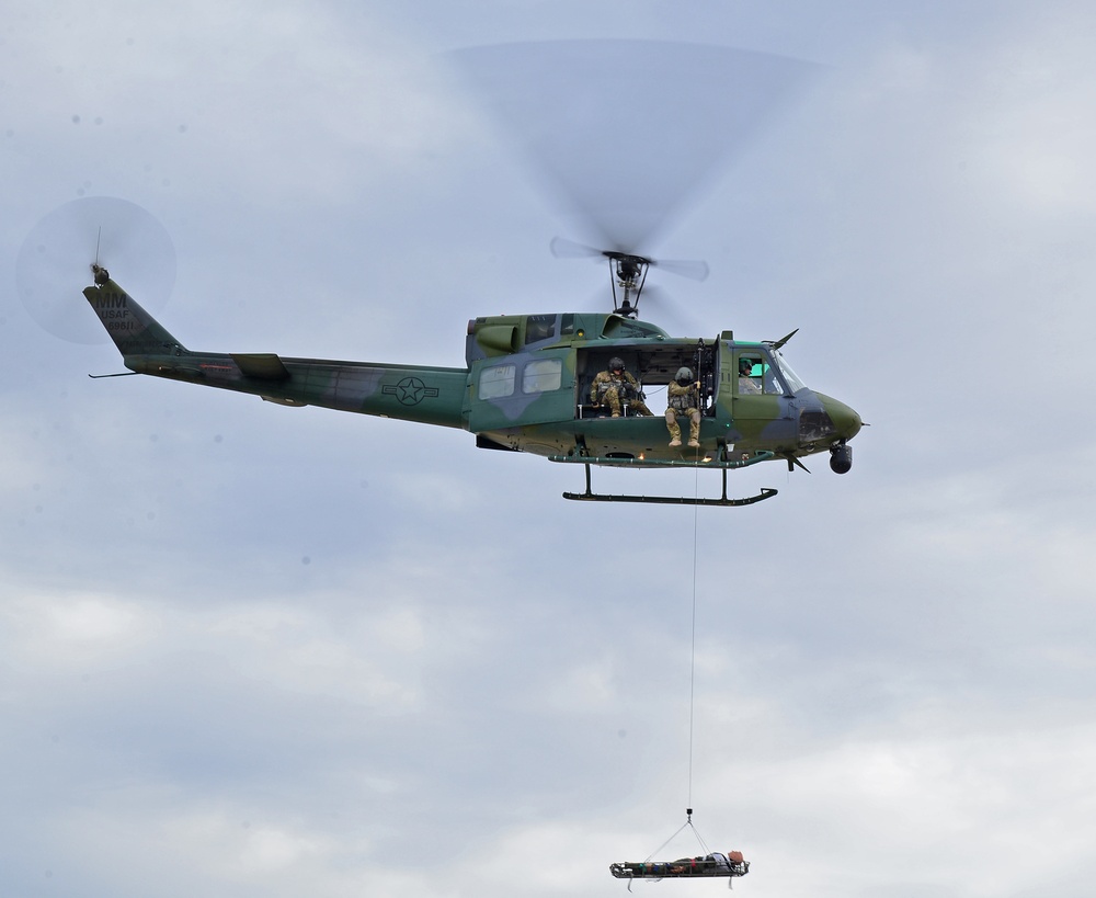 40th Helicopter Squadron hoist