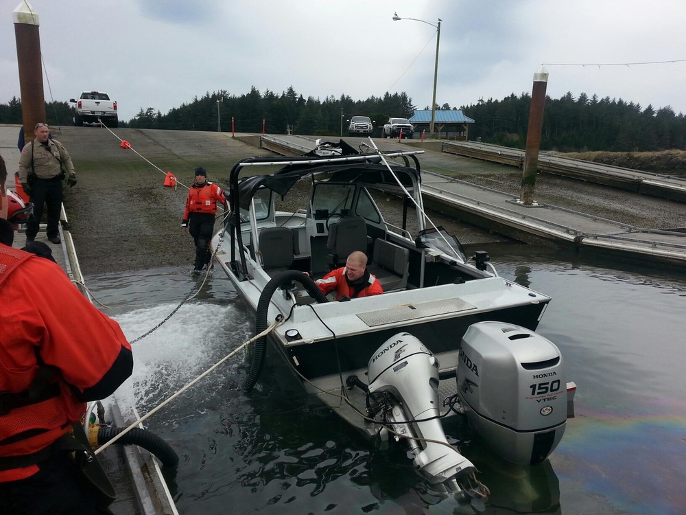 Coast Guard Station Coos Bay rescues 3, dewaters boat