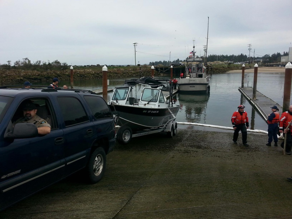 Coast Guard Station Coos Bay rescues 3, salvages boat