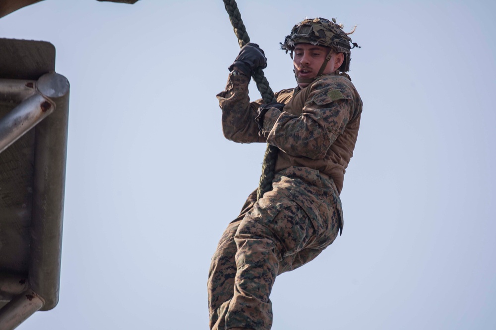 Marines Fast rope during Cobra Gold 16