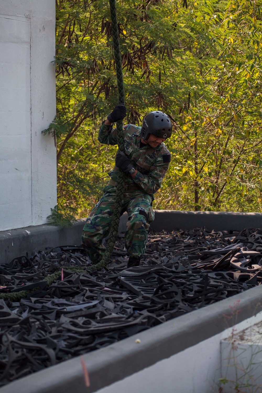 Marines Fast rope during Cobra Gold 16