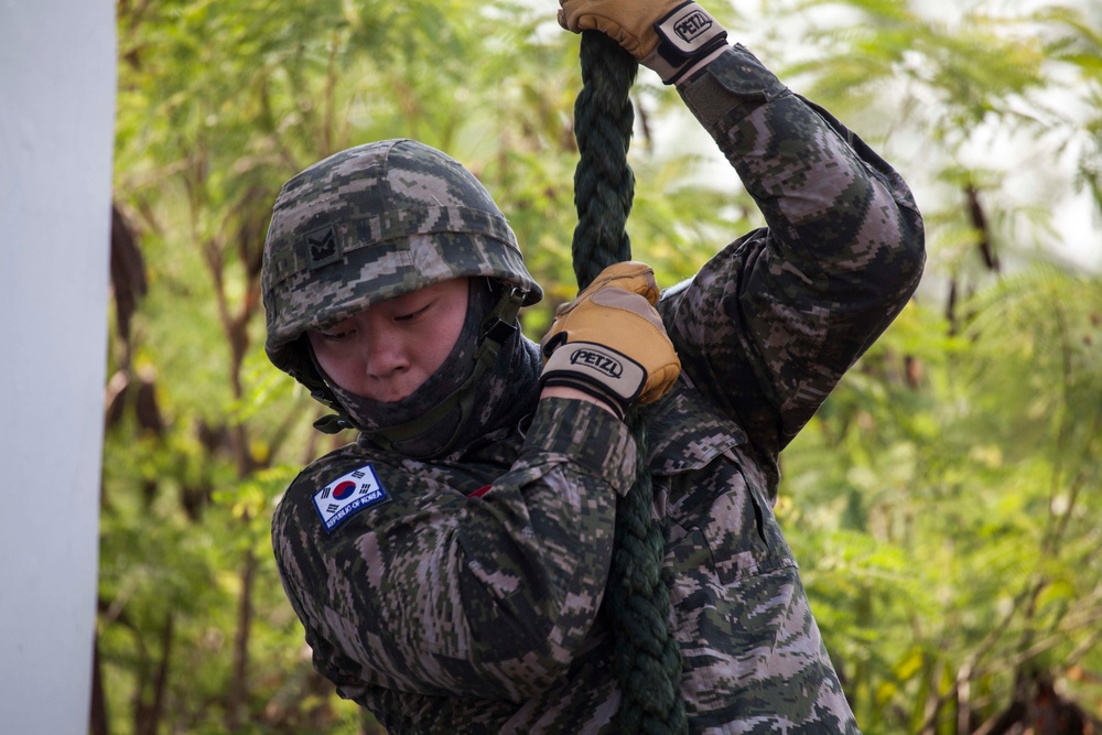 Marines Fast rope during Cobra Gold 16