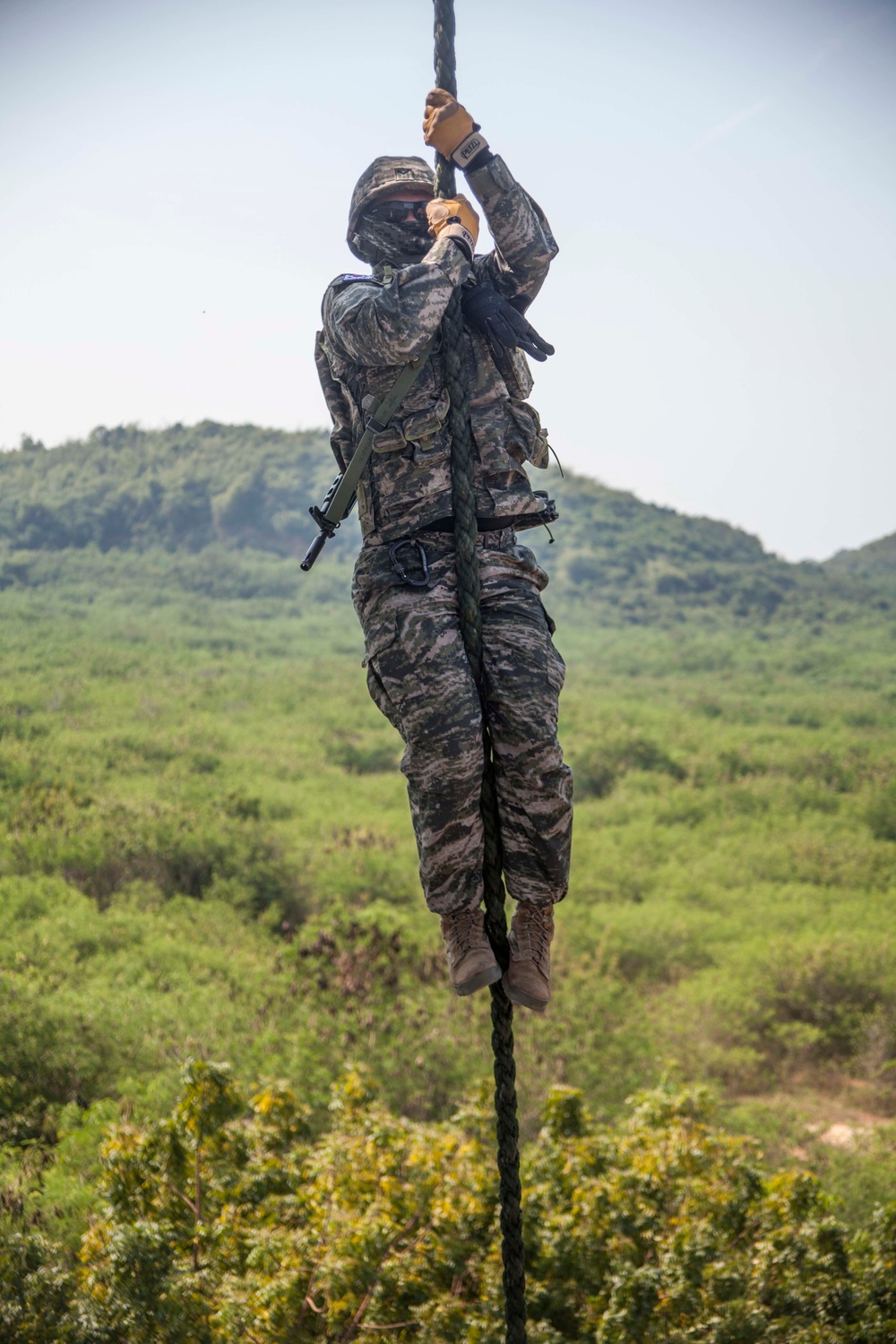 Marines Fast rope during Cobra Gold 16