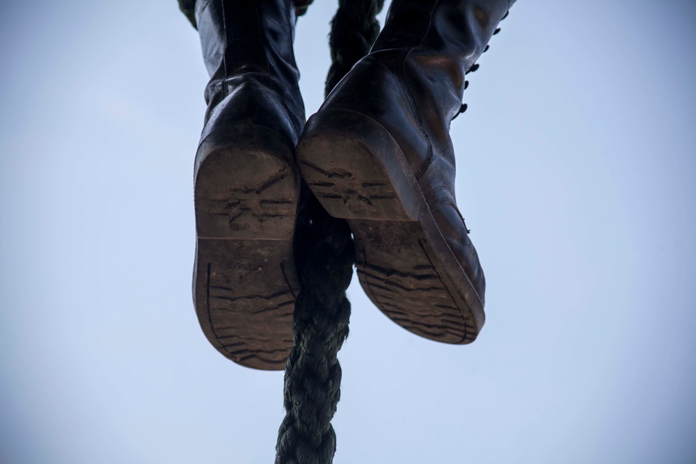 Marines Fast rope during Cobra Gold 16