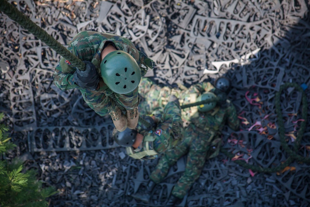 Marines Fast rope during Cobra Gold 16