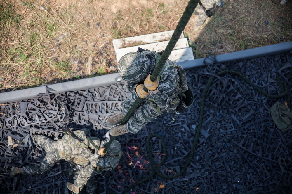 Marines Fast rope during Cobra Gold 16