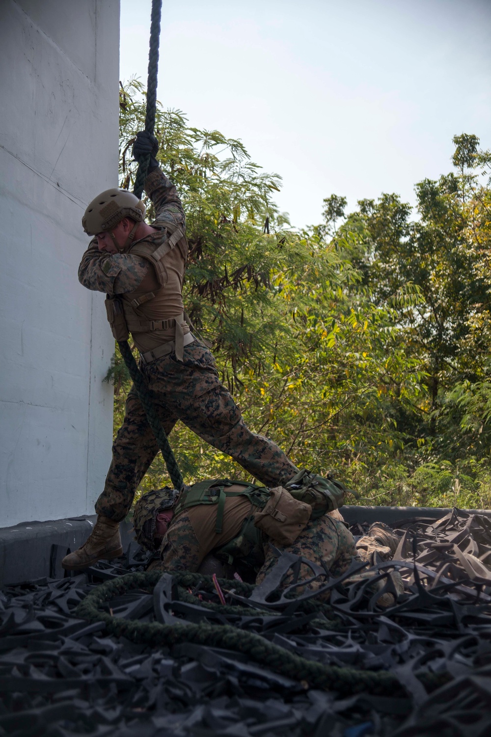 Marines Fast rope during Cobra Gold 16