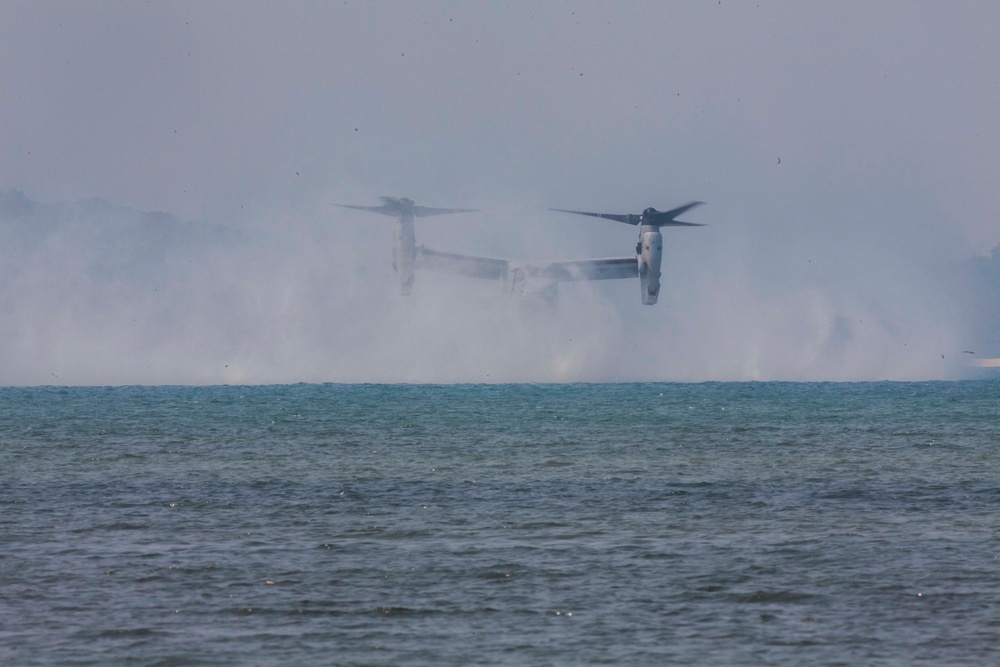 U.S., Thai and Republic of Korea Marines Helocast during Cobra Gold 16