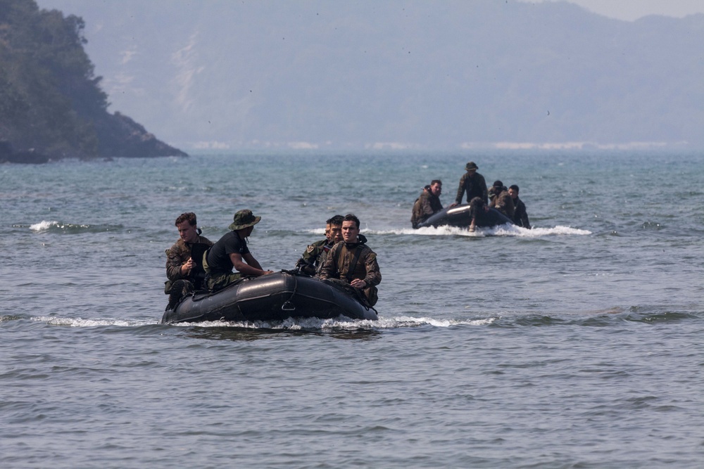 U.S., Thai and Republic of Korea Marines Helocast during Cobra Gold 16