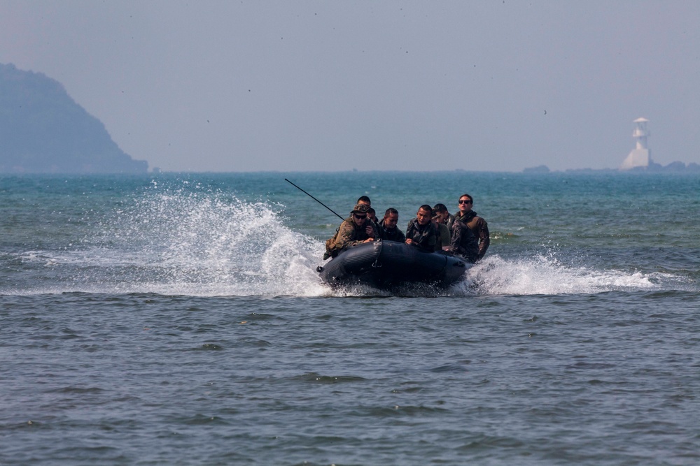U.S., Thai and Republic of Korea Marines Helocast during Cobra Gold 16