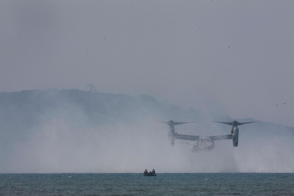 U.S., Thai and Republic of Korea Marines Helocast during Cobra Gold 16