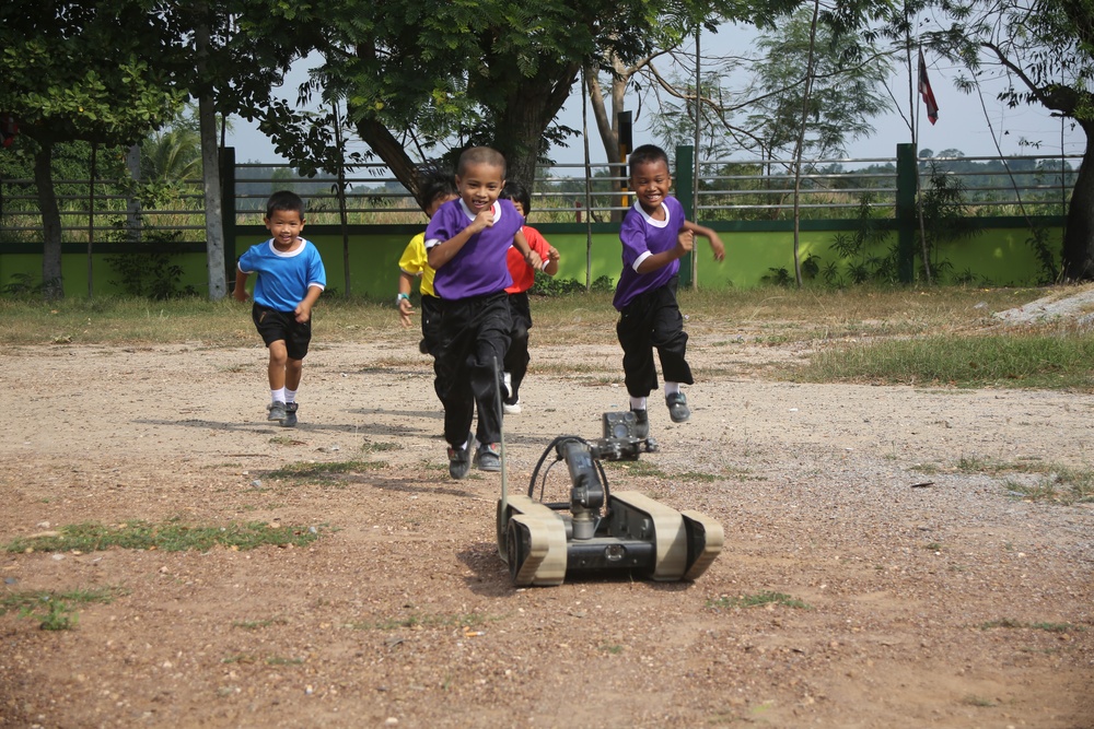 EOD Visits the Kao Chi Chan School