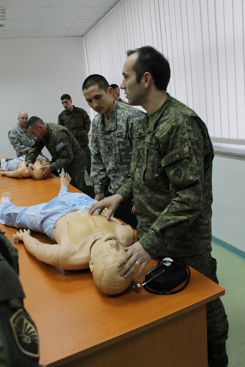 345th CSH trains Kosovo Security Force on new medical equipment