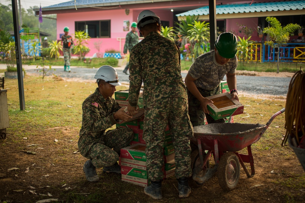 Cobra Gold 2016: Ban Sa Yai School continues construction