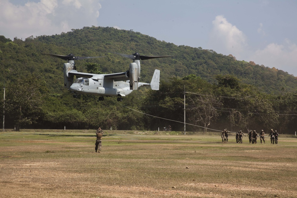 SPIE rigging with U.S., Thai and Republic of Korea Marines