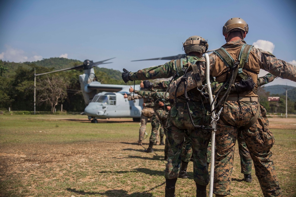 SPIE rigging with U.S., Thai and Republic of Korea Marines