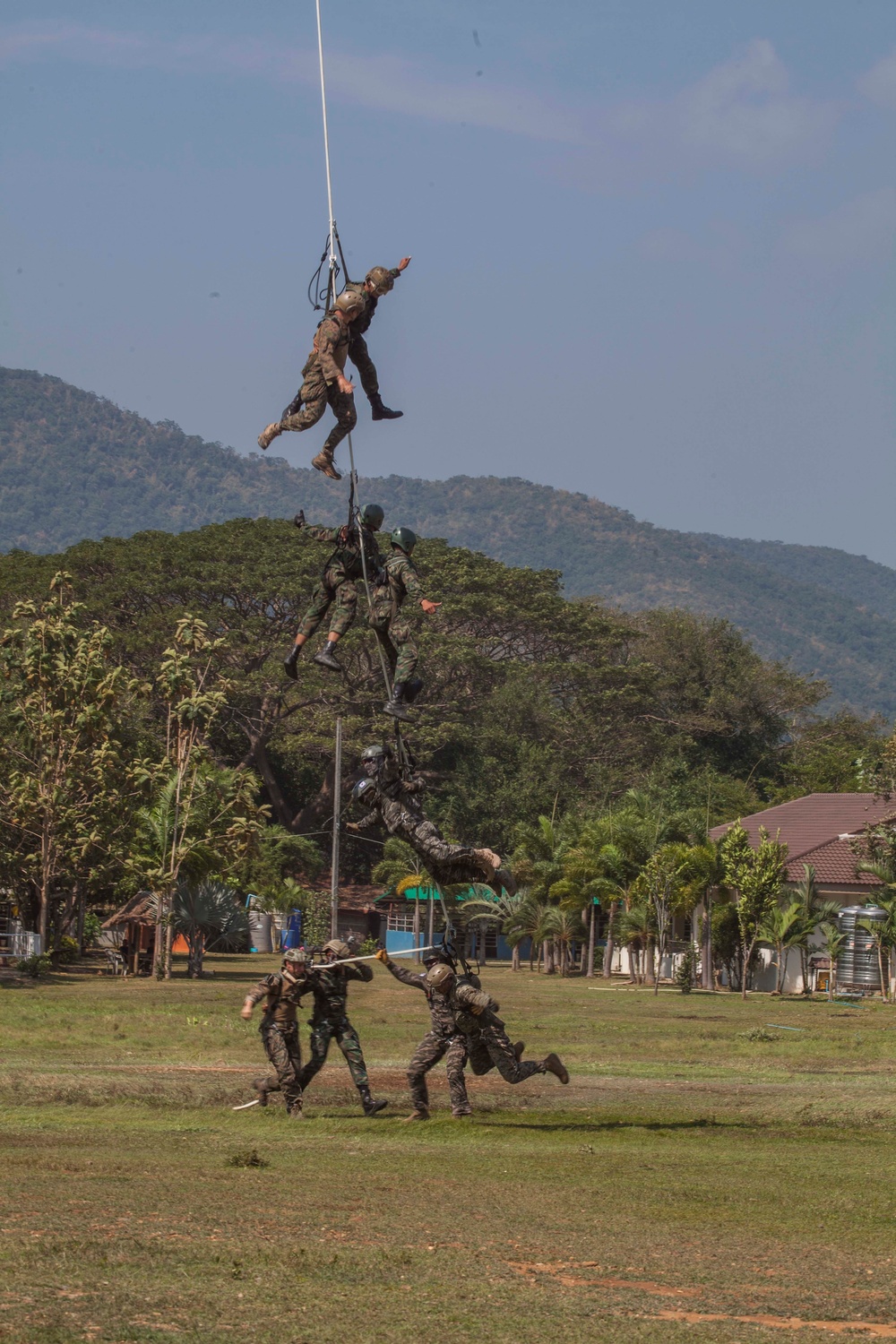 SPIE rigging with U.S., Thai and Republic of Korea Marines